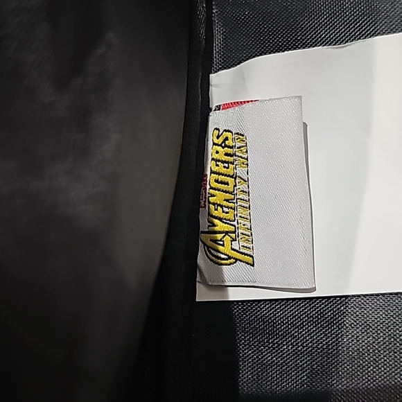 Avengers Infinity War kids size suitcase with wheels - Picture 8 of 8
